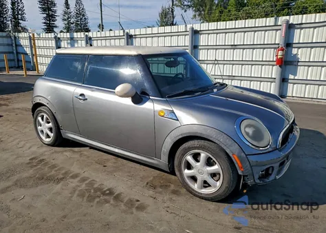 2010 Mini Cooper z USA, uszkodzony, nr VIN WMWMF3C53ATZ65988